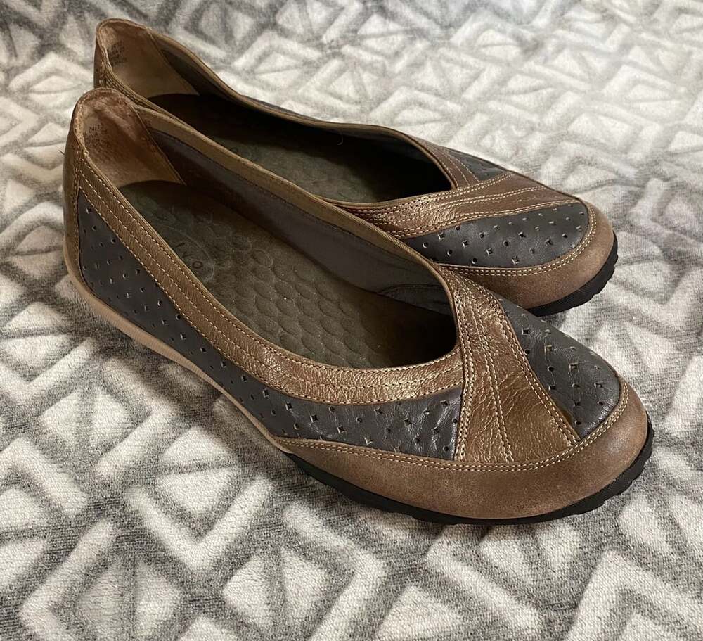 Privo by Clarks Women's Brown & Tan Leather Comfort Walking Flats Size 10M